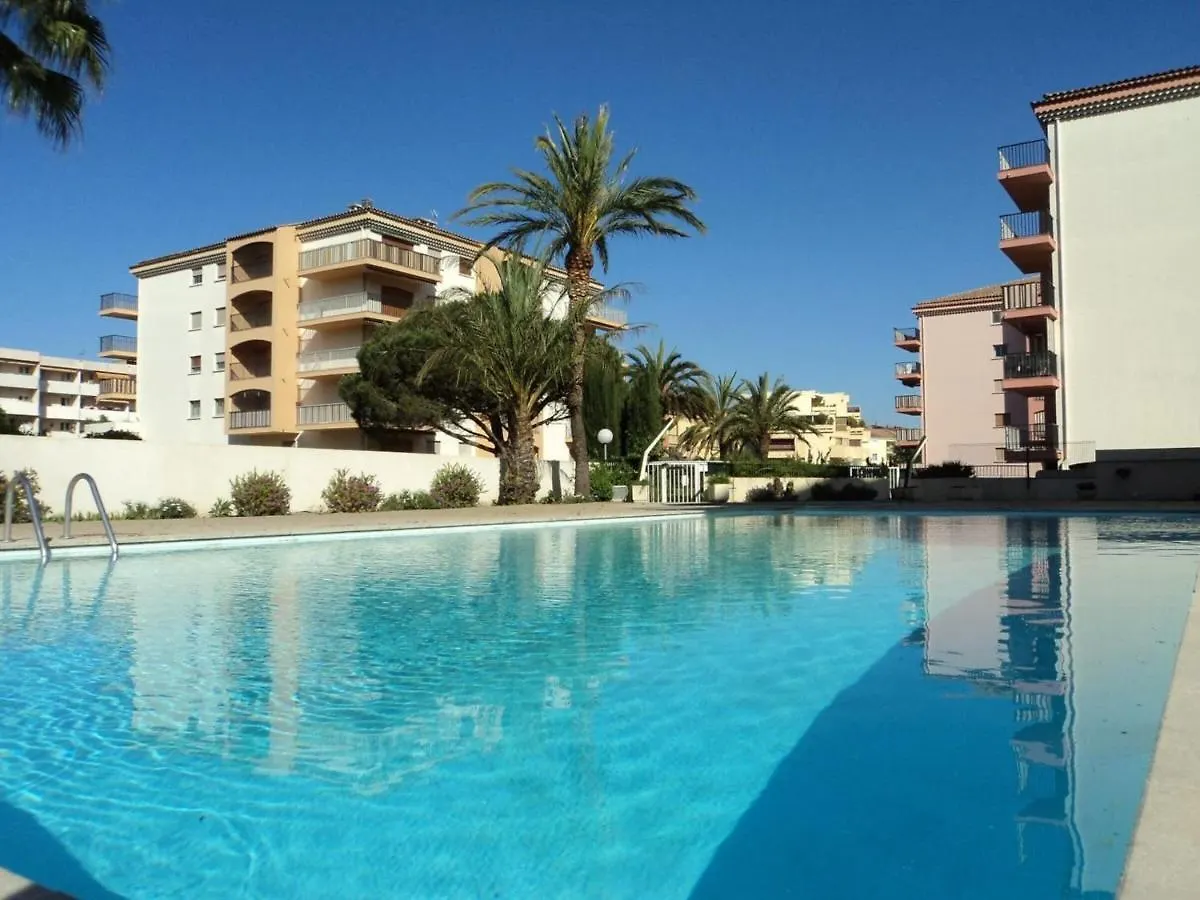 Studio Avec Piscine, Parking Et Terrasse A Sainte-Maxime - Fr-1-226-420 France