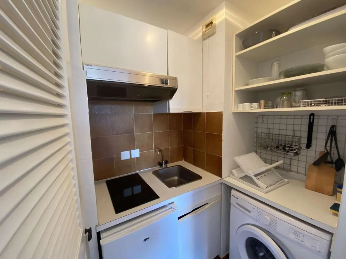 Studio Avec Piscine, Parking Et Terrasse A Sainte-Maxime - Fr-1-226-420 0*,  France