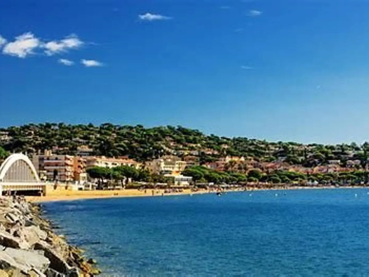 Apartment Studio Avec Piscine, Parking Et Terrasse A Sainte-Maxime - Fr-1-226-420