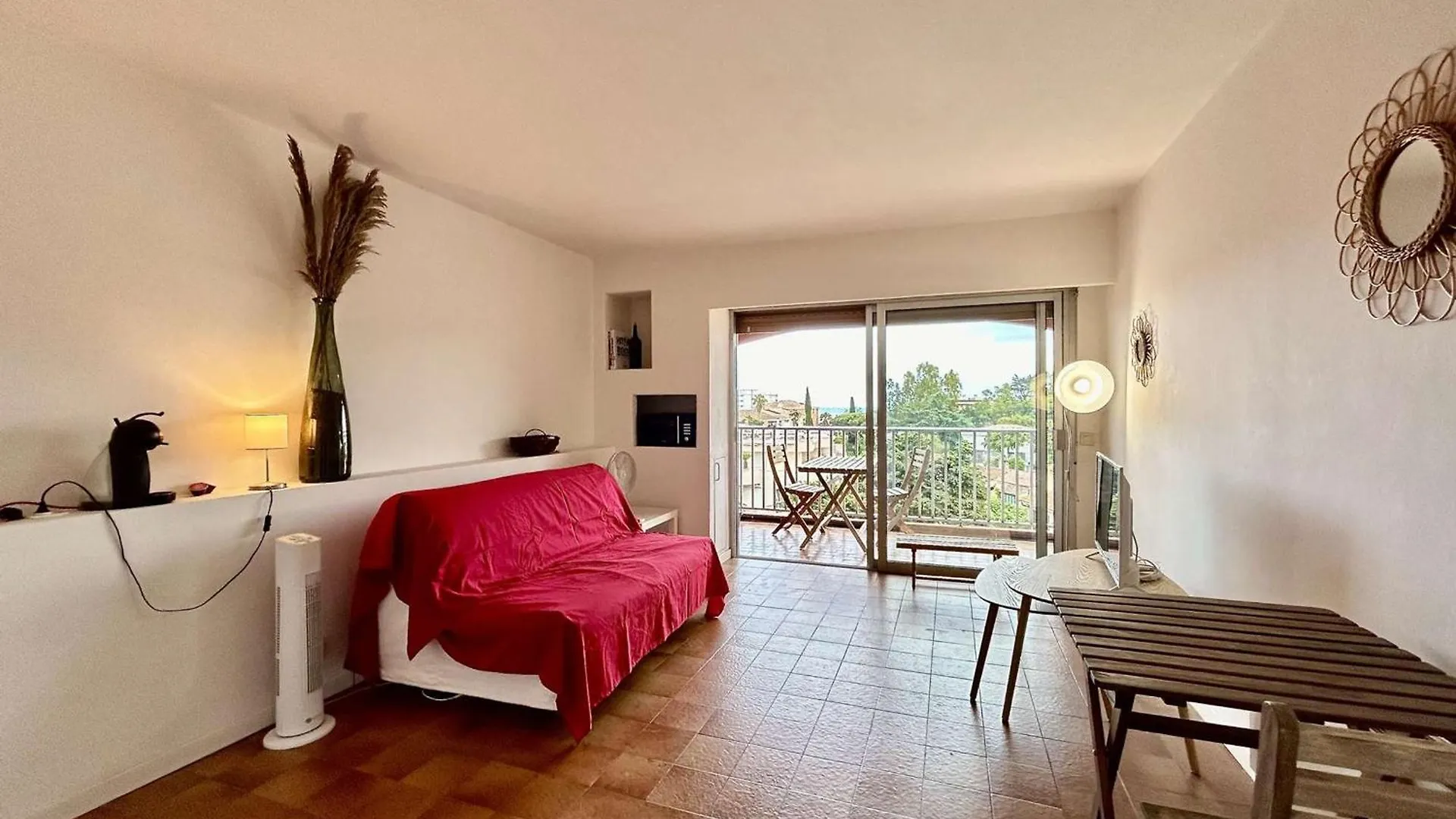 Studio Avec Piscine, Parking Et Terrasse A Sainte-Maxime - Fr-1-226-420 0*,  France
