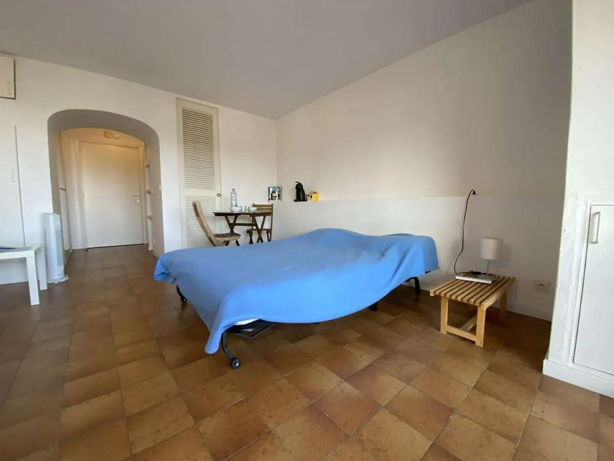 Apartment Studio Avec Piscine, Parking Et Terrasse A Sainte-Maxime - Fr-1-226-420 France