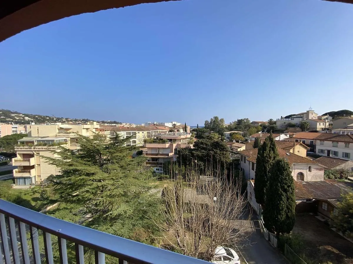 Studio Avec Piscine, Parking Et Terrasse A Sainte-Maxime - Fr-1-226-420 Apartment