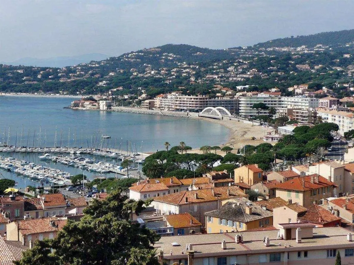 Studio Avec Piscine, Parking Et Terrasse A Sainte-Maxime - Fr-1-226-420 0*,