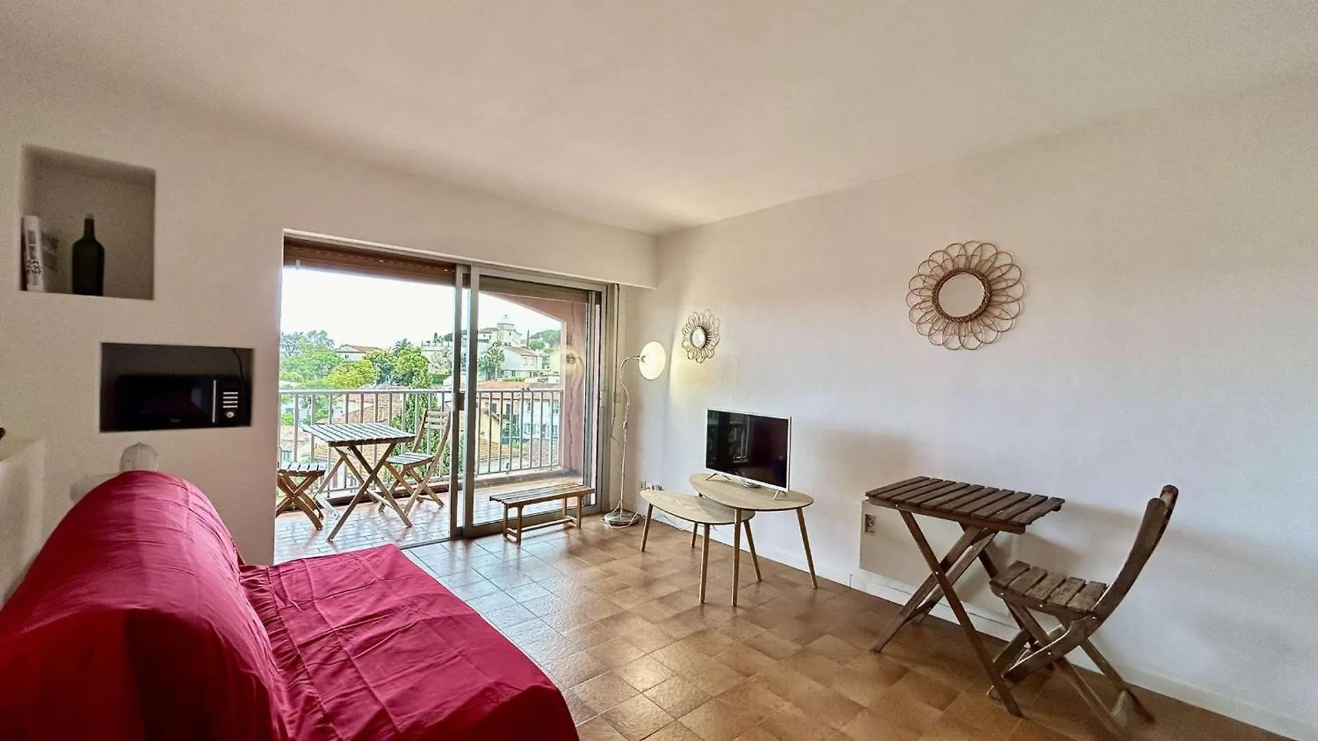 Studio Avec Piscine, Parking Et Terrasse A Sainte-Maxime - Fr-1-226-420 Apartment